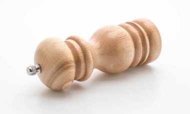 beyaz üzerine karabiber değirmeni