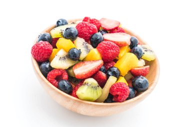 karışık taze meyve (çilek, ahududu, yaban mersini, kivi, mang