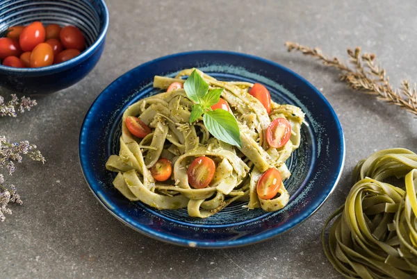 ıspanak fettuccine domates ile