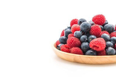 taze yaban mersini ve rasberry beyaz