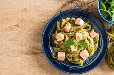 ıspanak fettuccine somon ile