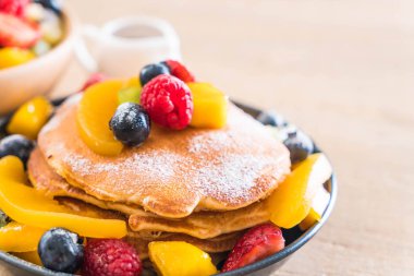 mix meyve ile gözleme