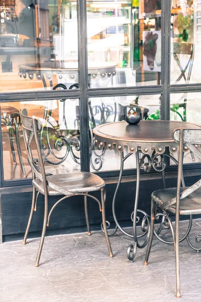 Table vide et chaise dans le café — Photo
