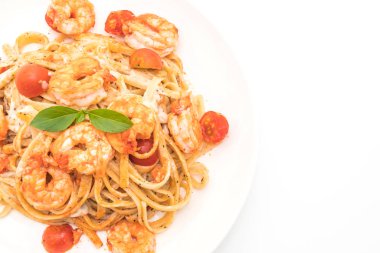 Karides ve domatesli spagetti. 