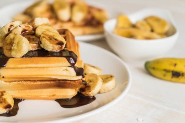 çikolata ile muz gözleme