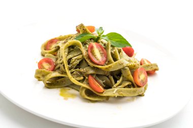 ıspanak fettuccine domates ile