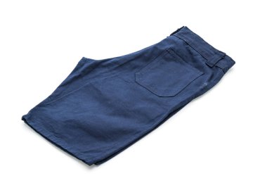 beyaz üzerine kısa pantolon