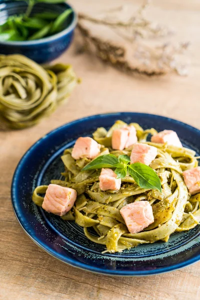 ıspanak fettuccine somon ile