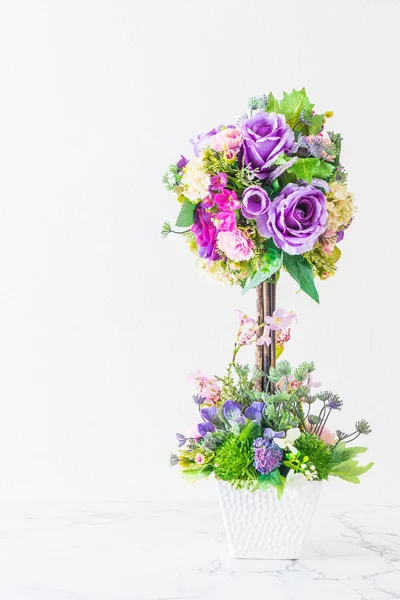 Flores de buquê em vaso — Fotografia de Stock