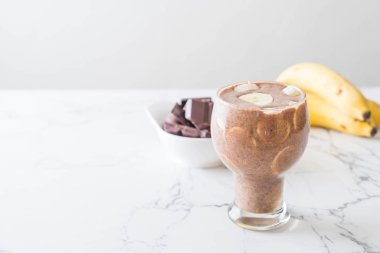 Çikolatalı muzlu milkshake