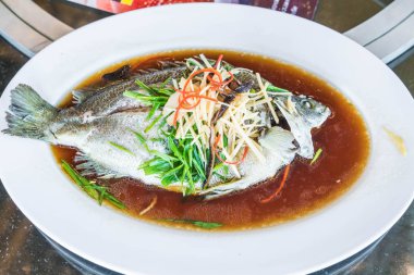 Soya soslu yeşim levrek buğulama