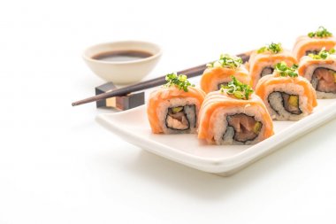 ızgara somon suşi roll - Japon gıda tarzı