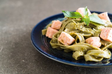 ıspanak fettuccine somon ile