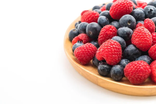 taze yaban mersini ve rasberry beyaz