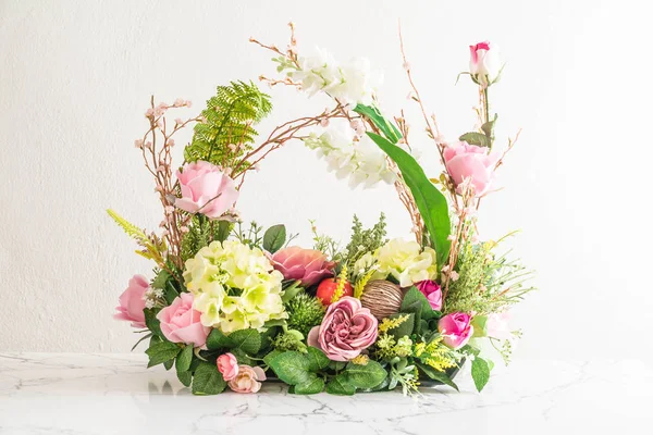 Güzel bir buket çiçek.