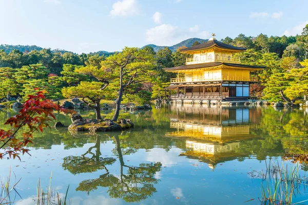 Bella architettura al Tempio Kinkakuji (Il Padiglione d'Oro ) — Foto Stock