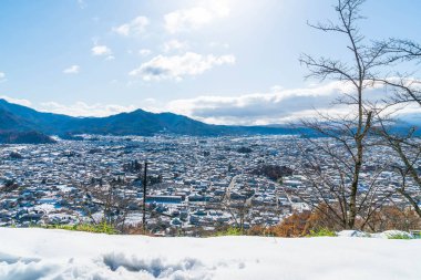 Kawaguchiko şehir manzarası ile kar 
