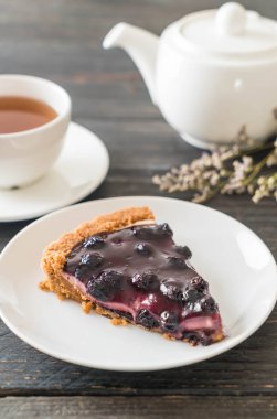 böğürtlenli turta çay ile