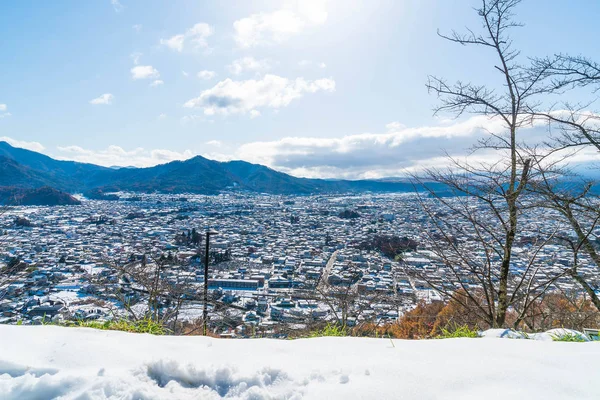 Kawaguchiko şehir manzarası ile kar 