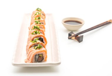 ızgara somon suşi roll - Japon gıda tarzı