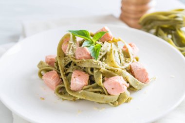 ıspanak fettuccine somon ile
