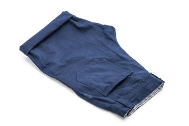 beyaz üzerine kısa pantolon