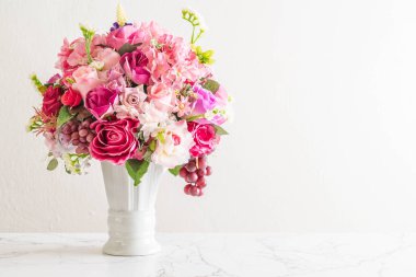 Güzel bir buket çiçek.