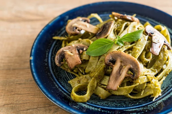 Mantarlı ıspanak fettuccine