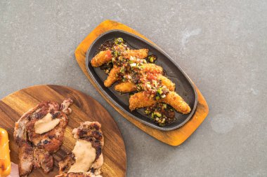 Kızarmış Balık sopa baharatlı sos ile