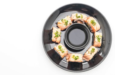 ızgara somon suşi roll - Japon gıda tarzı