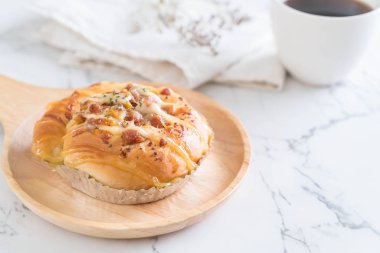 jambon salata ve kurutulmuş domuz topuz