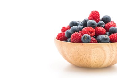 taze yaban mersini ve rasberry beyaz