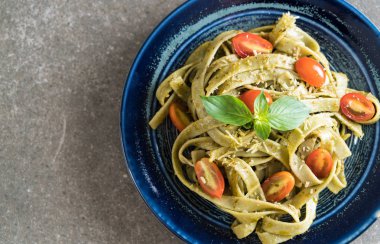 ıspanak fettuccine domates ile