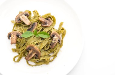 Mantarlı ıspanak fettuccine