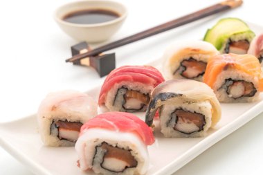 karışık suşi roll - Japon gıda tarzı