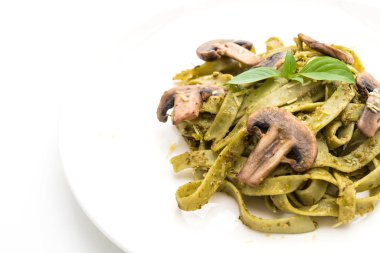 Mantarlı ıspanak fettuccine