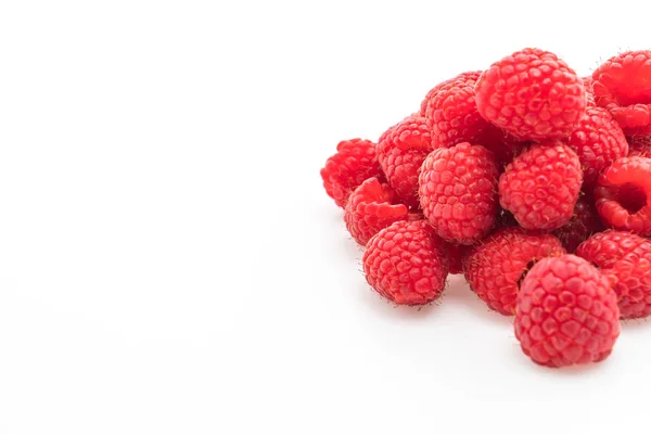 Beyaz üzerine taze rasberry — Stok fotoğraf