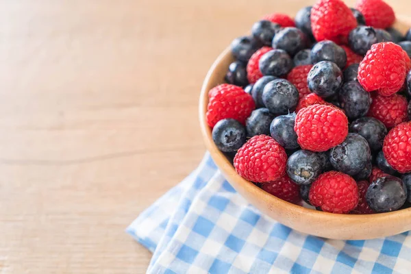 taze yaban mersini ve rasberry 