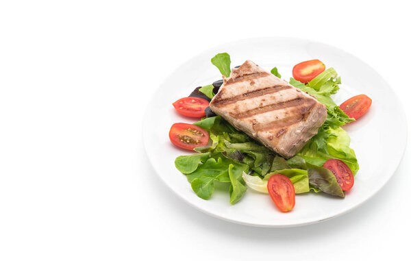 tuna steak with salad