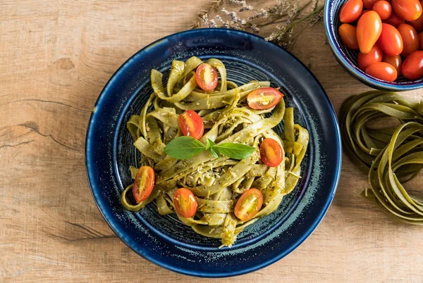 ıspanak fettuccine domates ile