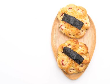 Deniz yosunu ve yengeç ile ekmek sopa