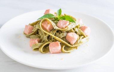 ıspanak fettuccine somon ile