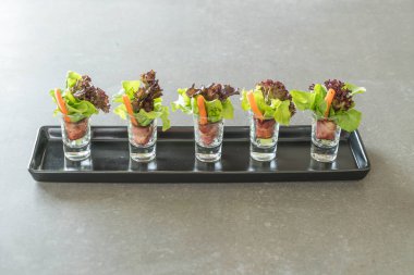 pastırma ile salata rulo