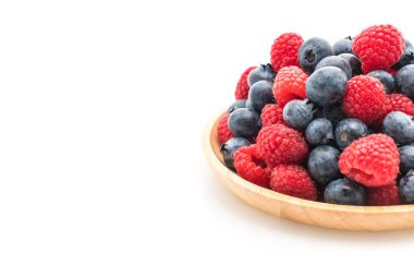 taze yaban mersini ve rasberry beyaz