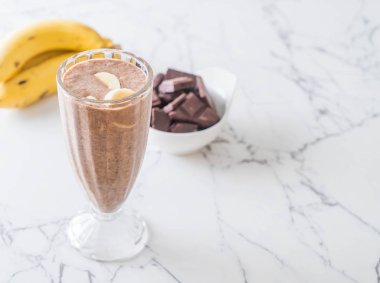 Çikolatalı muzlu milkshake