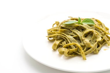 ıspanak fettuccine plaka üzerinde