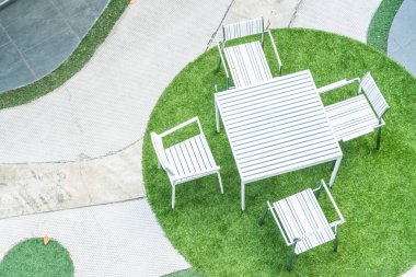 boş açık veranda sandalye