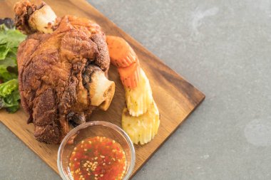 Gevrek domuz knuckle veya Alman domuz Hocks