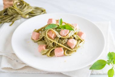 ıspanak fettuccine somon ile