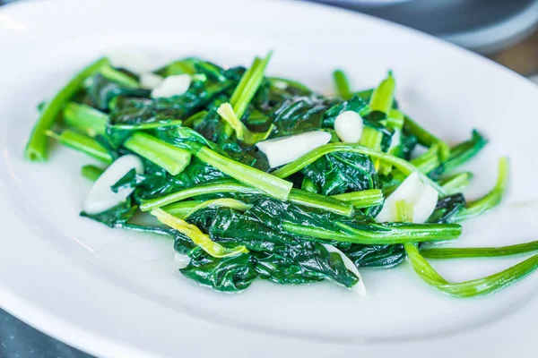 sarımsak ile tavada kızartılmış amaranth